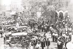 crowd-gathers-in-marietta-after-lynching