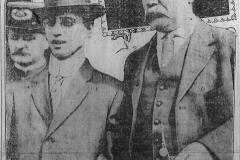 atlanta-georgian-1913-05-05-leo-frank-on-way-from-tower-to-inquest-detective-lanford-beaver