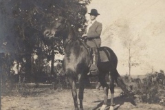 tom-e-watson-on-horse